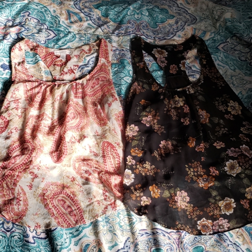 Set of two flowy tanks